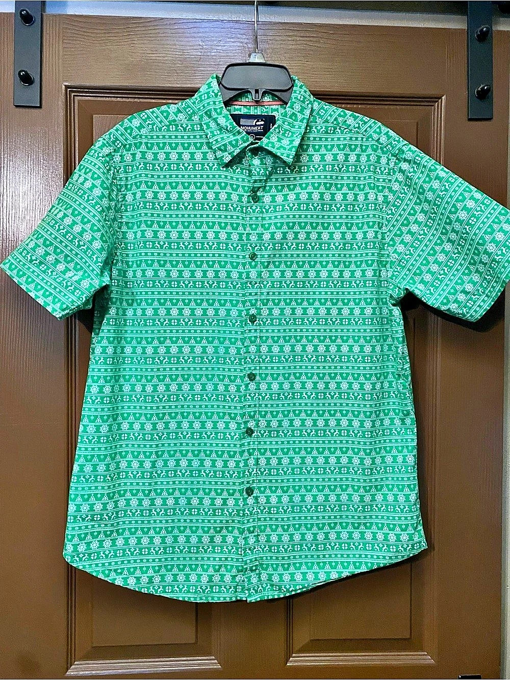 Monument Men’s XL Green Christmas Button-Up Shirt 100% Cotton